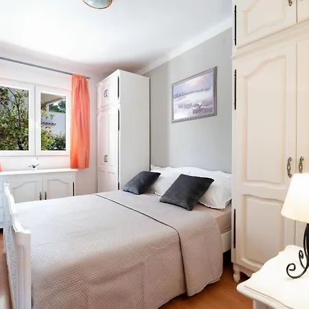 Apartment Ivanka Okrug Gornji
